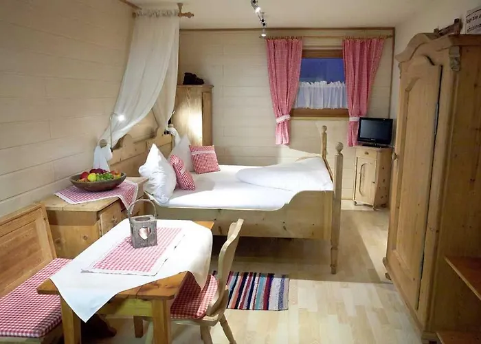 Gudrun Apartment Tux